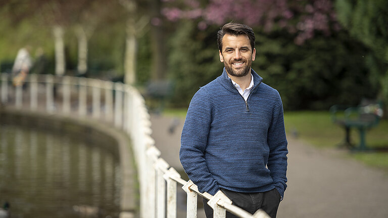 Bobby Dean MP headshot